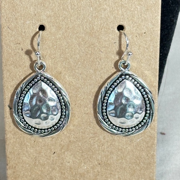 2/$20 Silver Tone Hammered Pear Shape Hook Earrings Retro NWOT - Picture 3 of 11